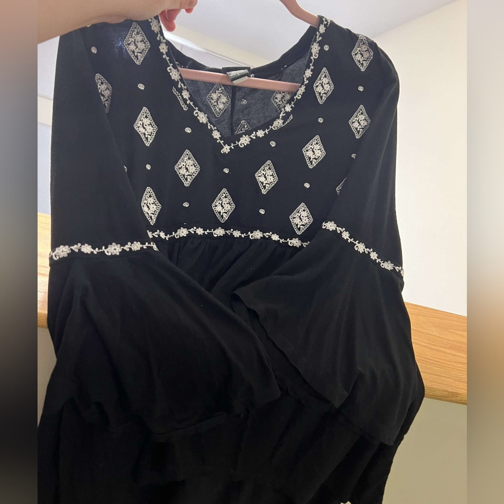 Torrid bell sleeve blouse 🖤